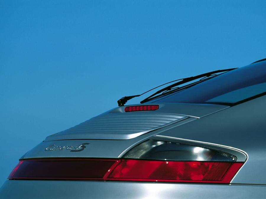  Porsche 911 Carrera 4S 2002 года  (фото 3 из 20)